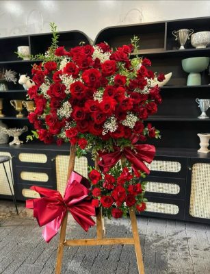 Kệ hoa hồng đỏ chúc mừng khai trương sang trọng
